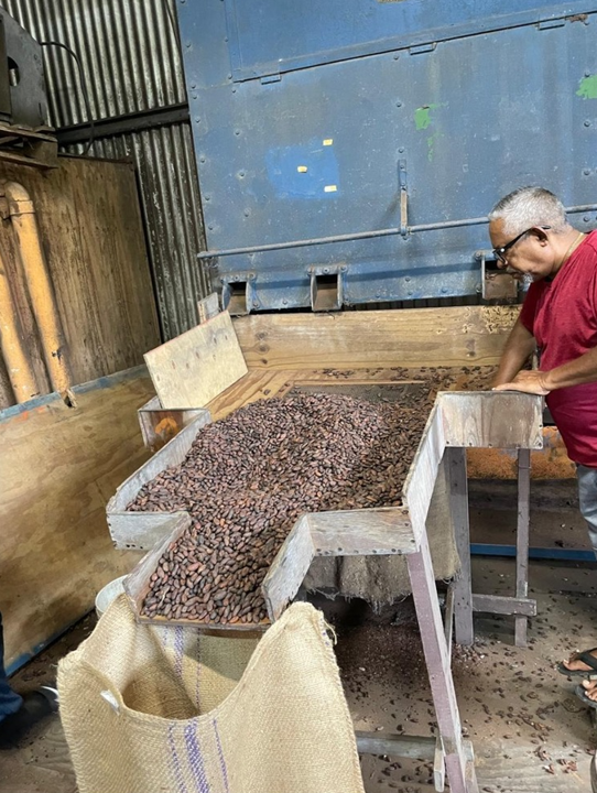 TRINIDAD & TOBAGO (TABAQUITE CACAO FERMENTARY) トリニダードトバゴ (タバキテ カカオ ファーメンタリー)